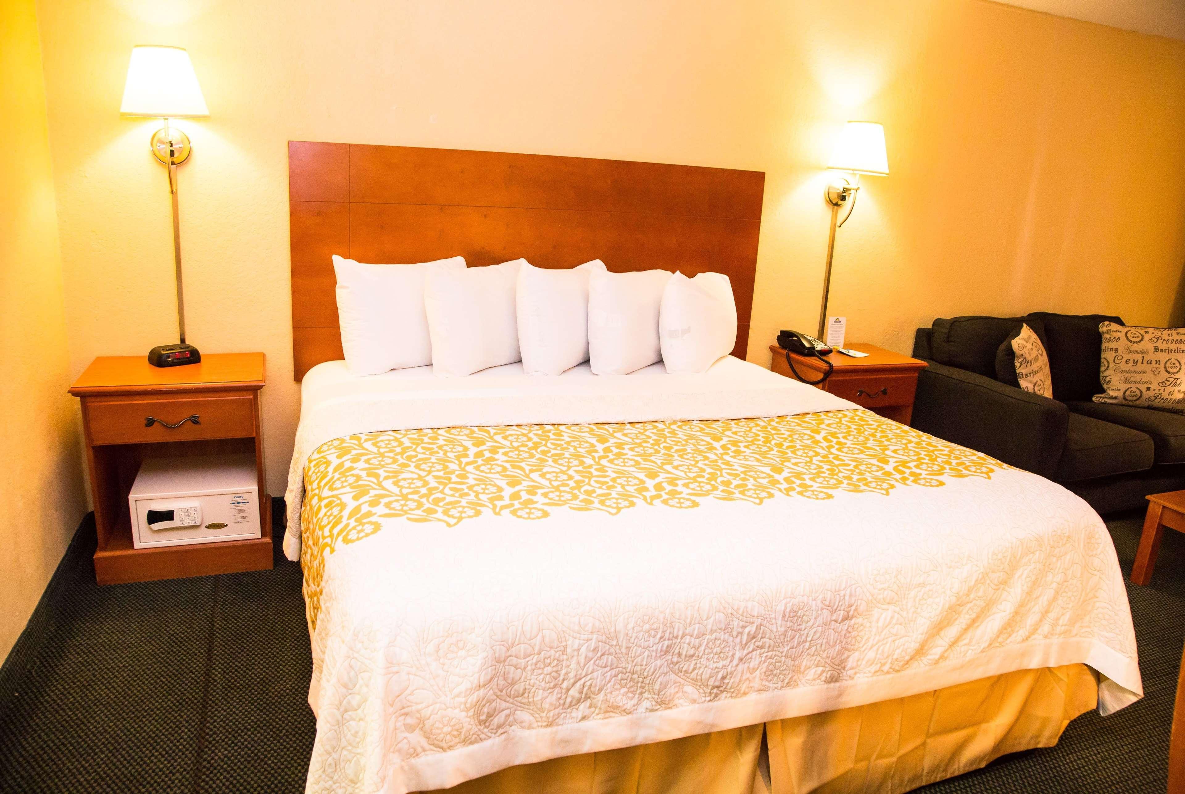 Days By Wyndham South Hotel 2*