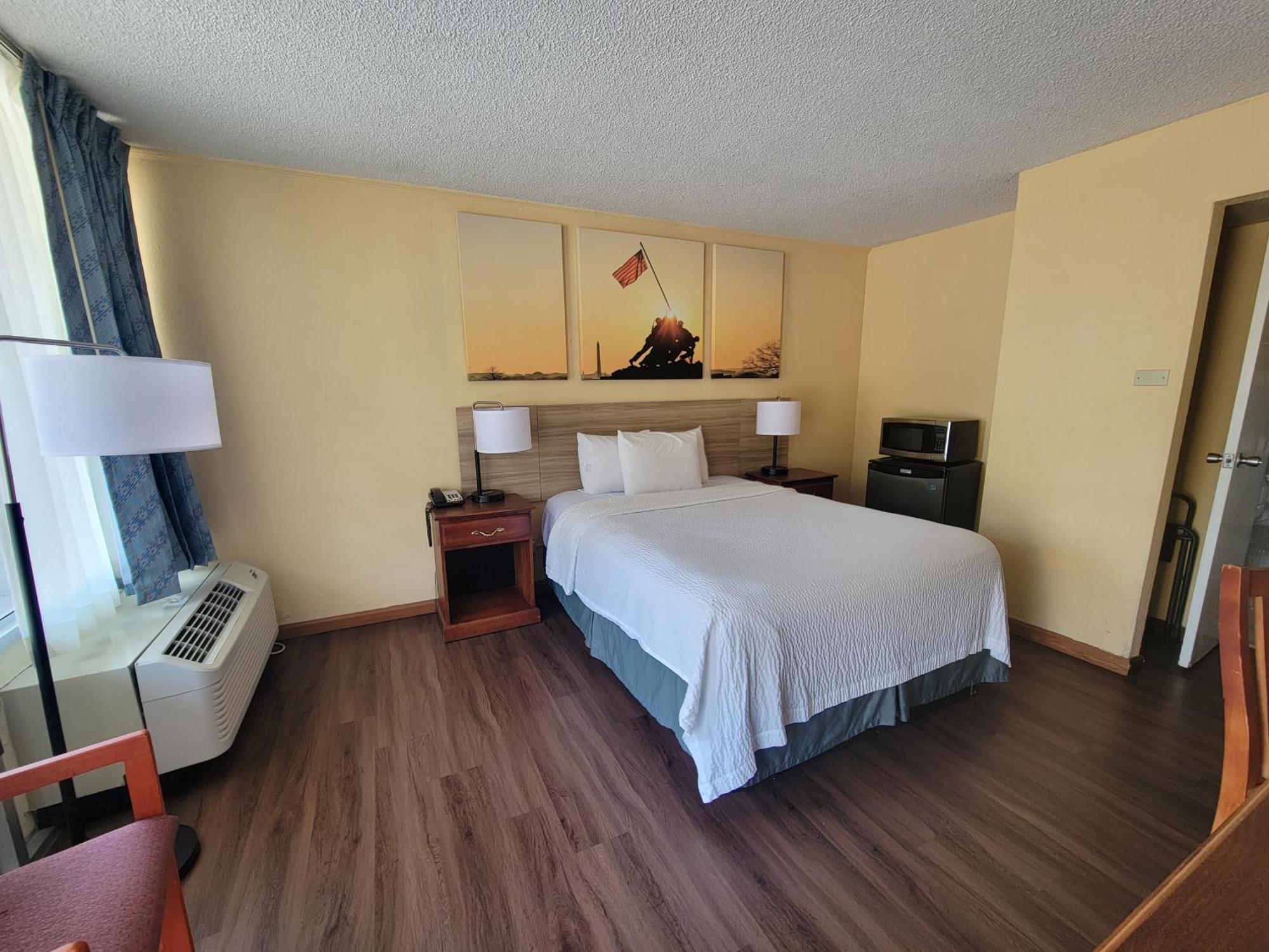 Days By Wyndham South Hotel