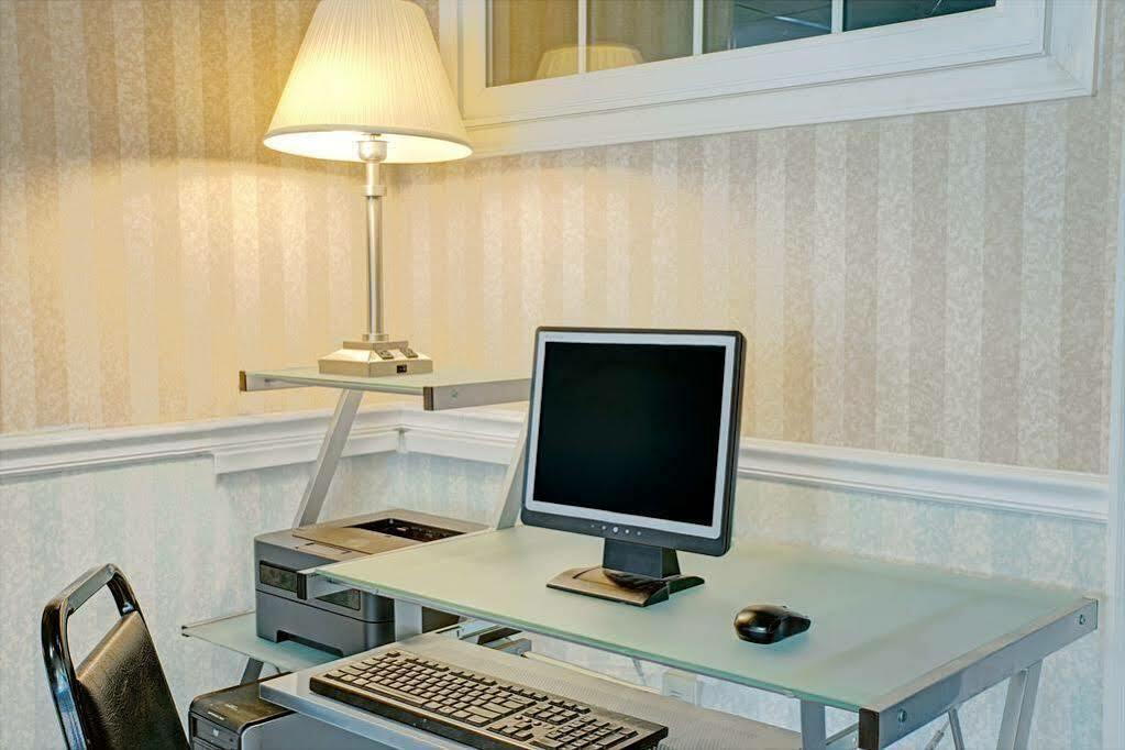 Hotel Days By Wyndham South 2*